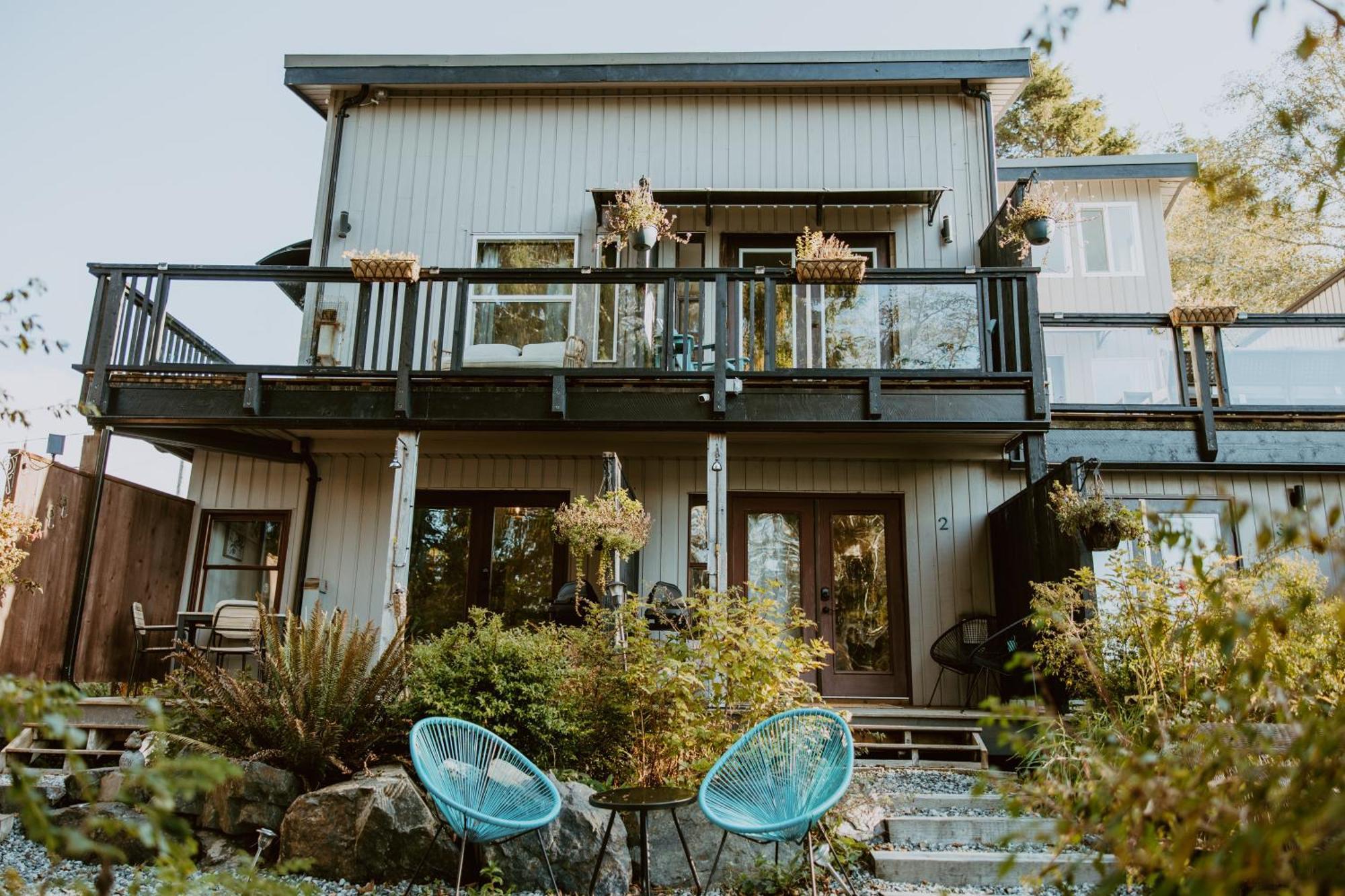 Lunar Cove Inn Charters And Tours 토피노 외부 사진