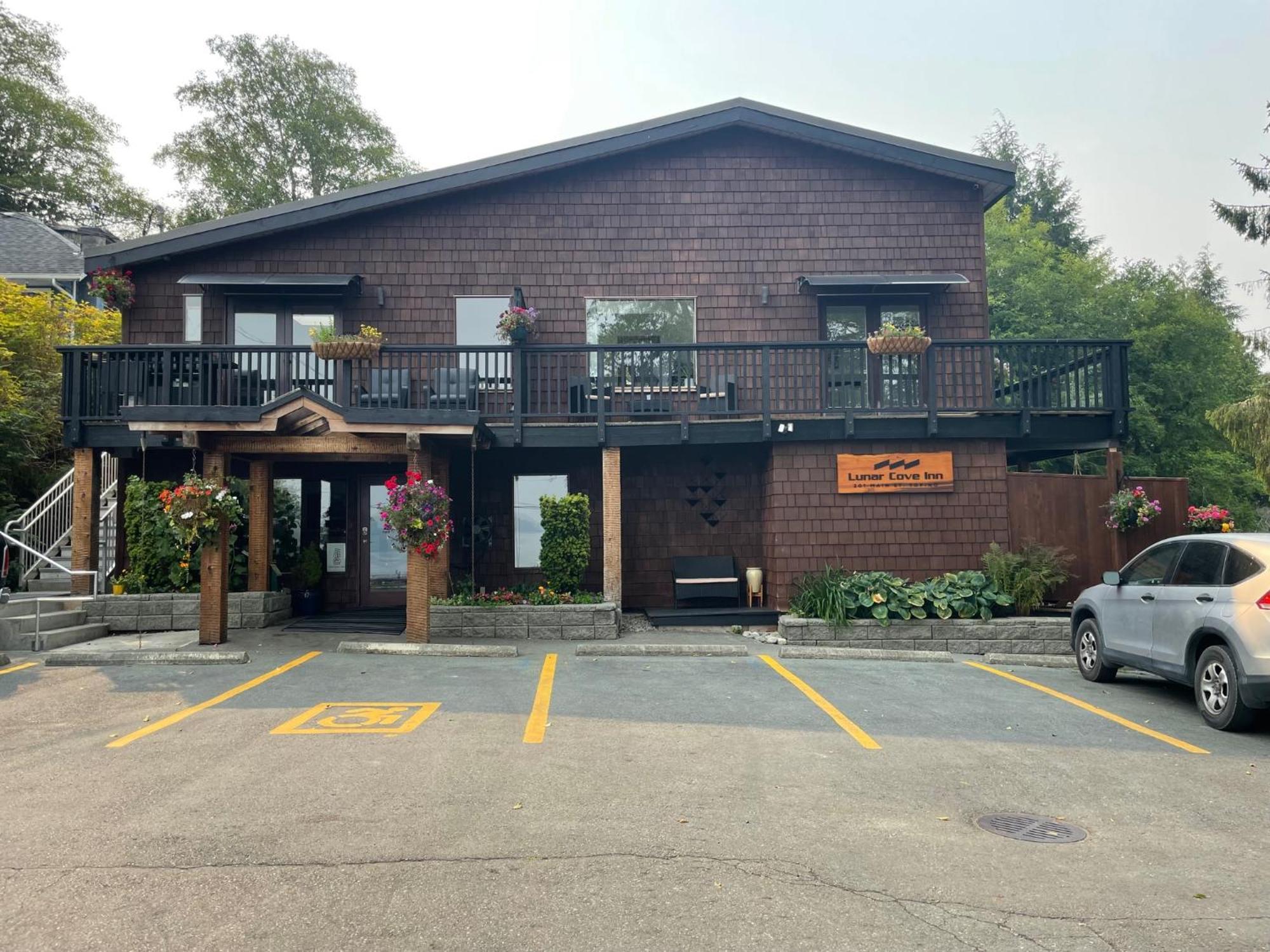 Lunar Cove Inn Charters And Tours 토피노 외부 사진
