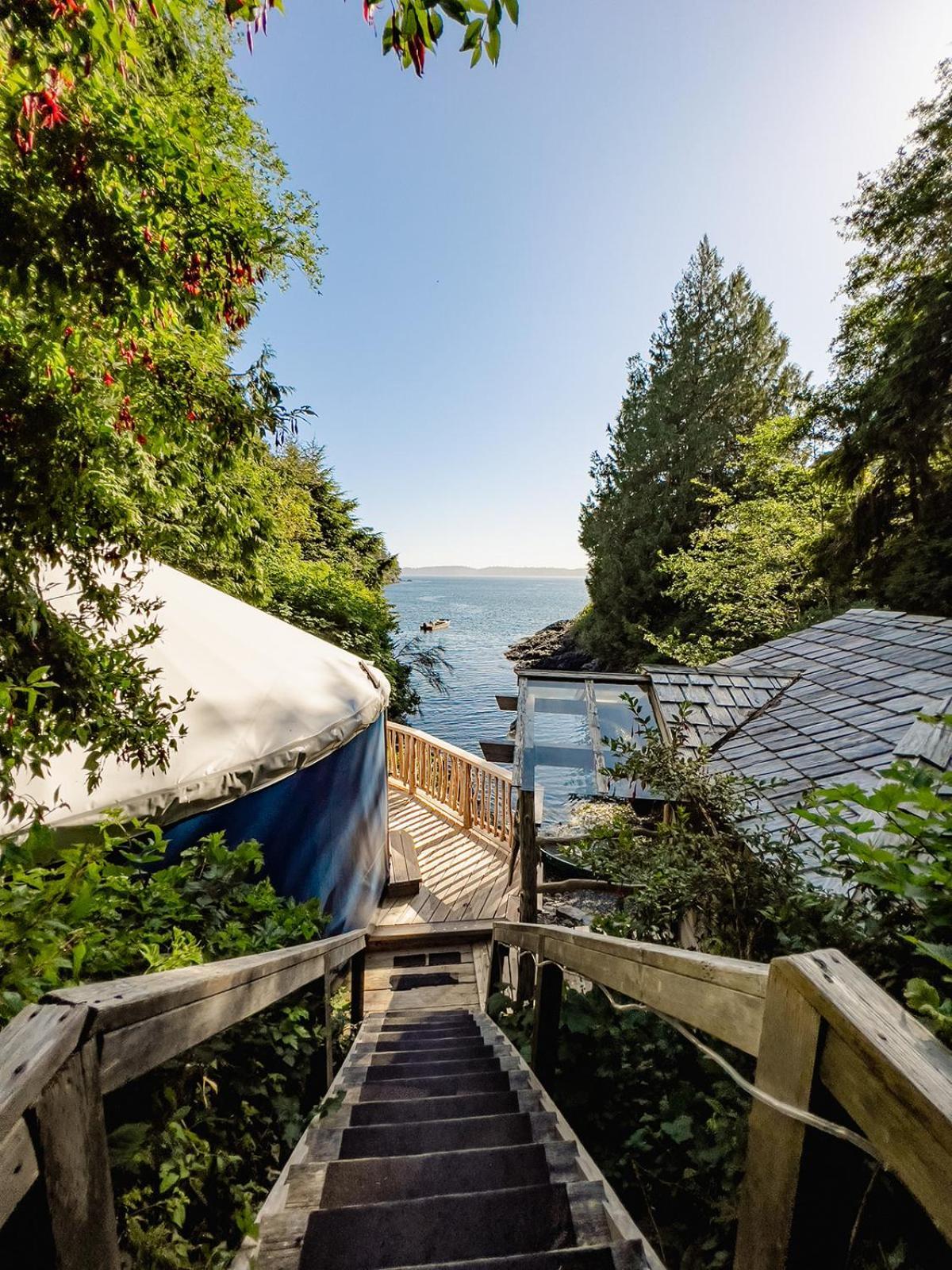 Lunar Cove Inn Charters And Tours 토피노 외부 사진
